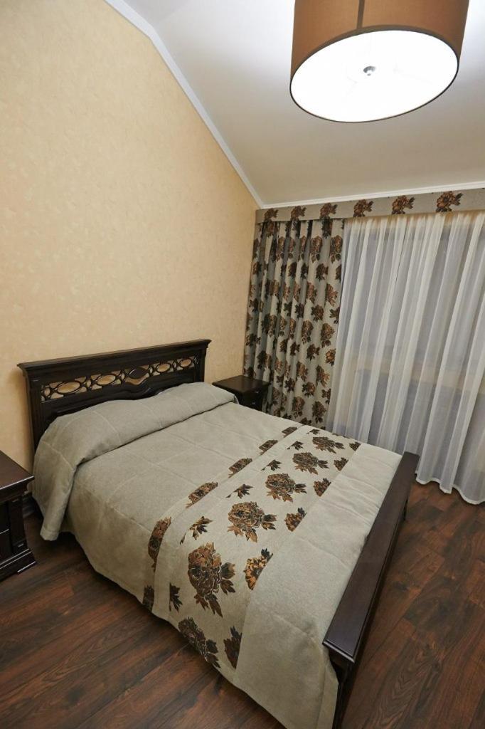 Charivna Taistra Bed and Breakfast Brovary Buitenkant foto