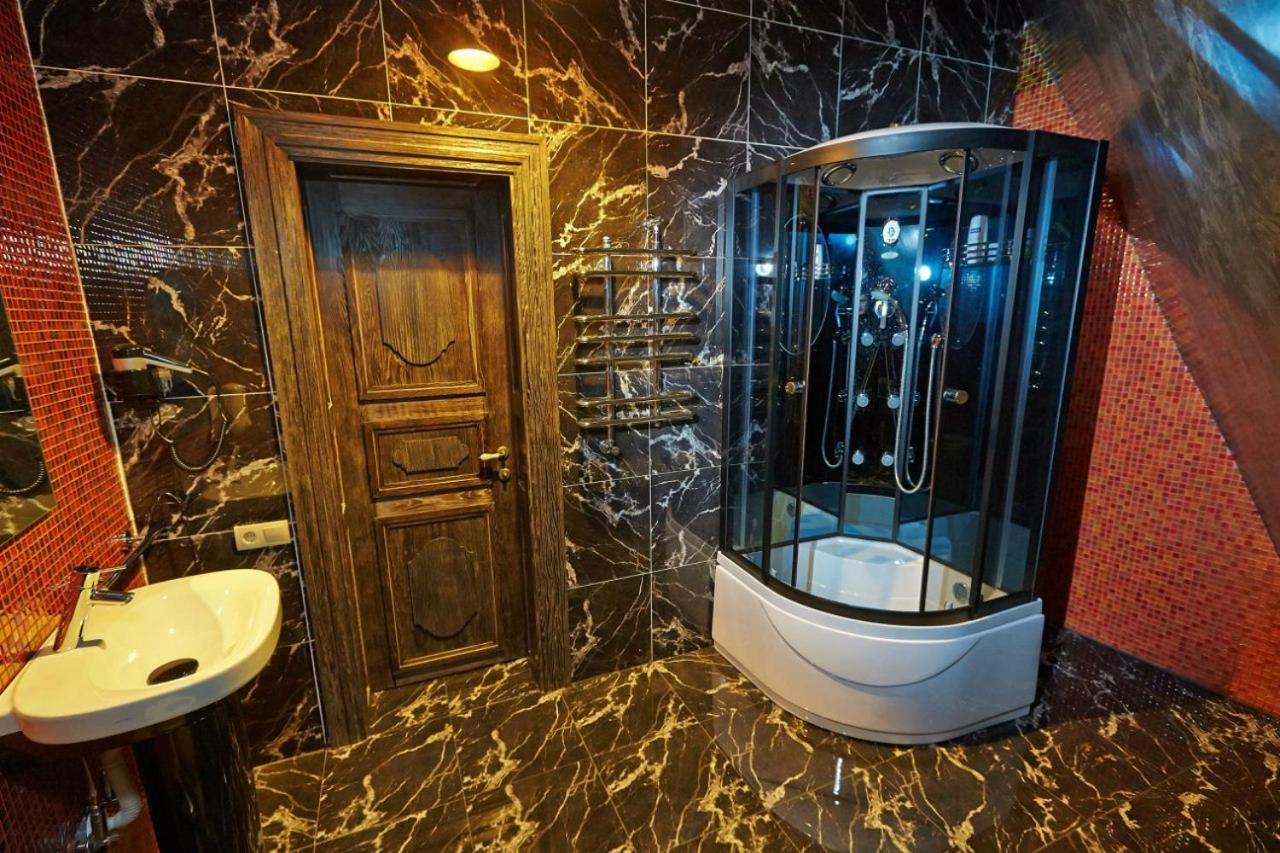 Charivna Taistra Bed and Breakfast Brovary Buitenkant foto