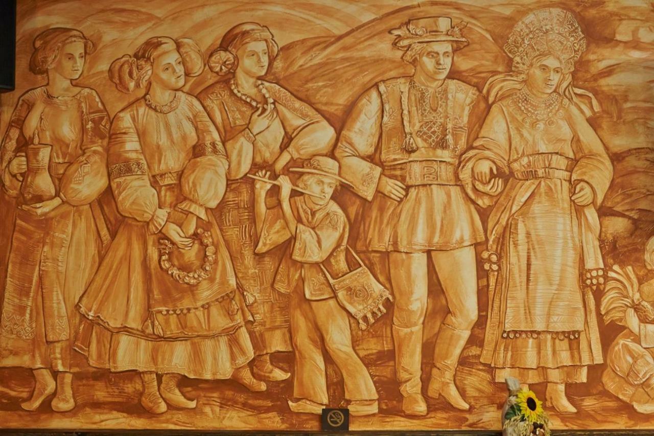 Charivna Taistra Bed and Breakfast Brovary Buitenkant foto