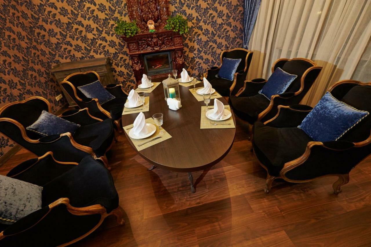 Charivna Taistra Bed and Breakfast Brovary Buitenkant foto