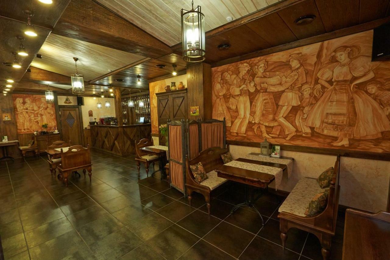 Charivna Taistra Bed and Breakfast Brovary Buitenkant foto