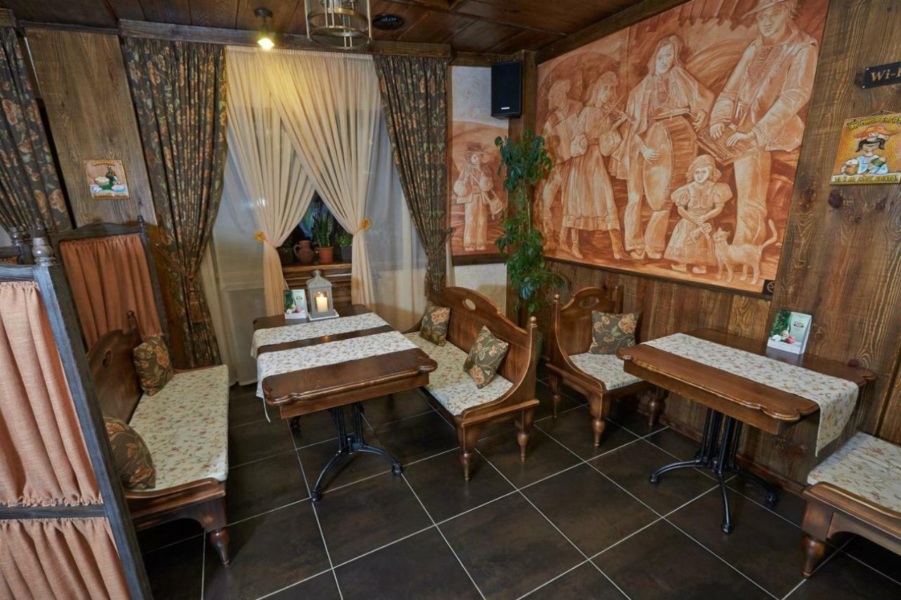 Charivna Taistra Bed and Breakfast Brovary Buitenkant foto