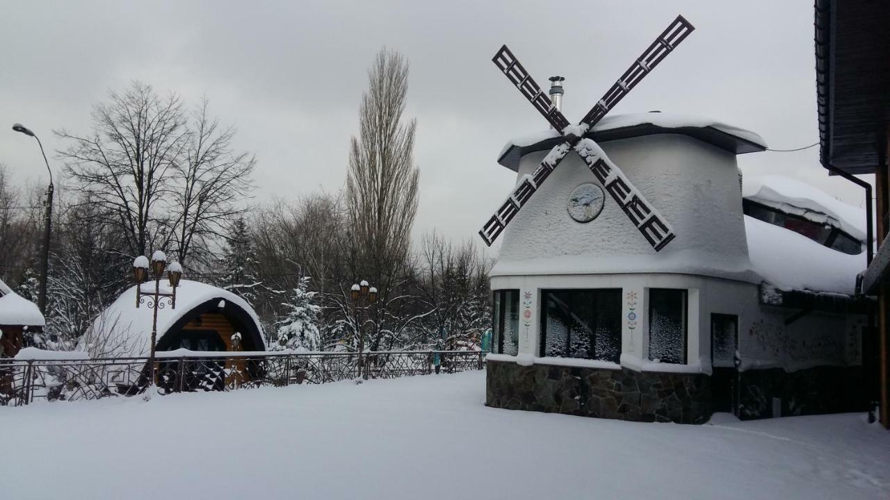 Charivna Taistra Bed and Breakfast Brovary Buitenkant foto