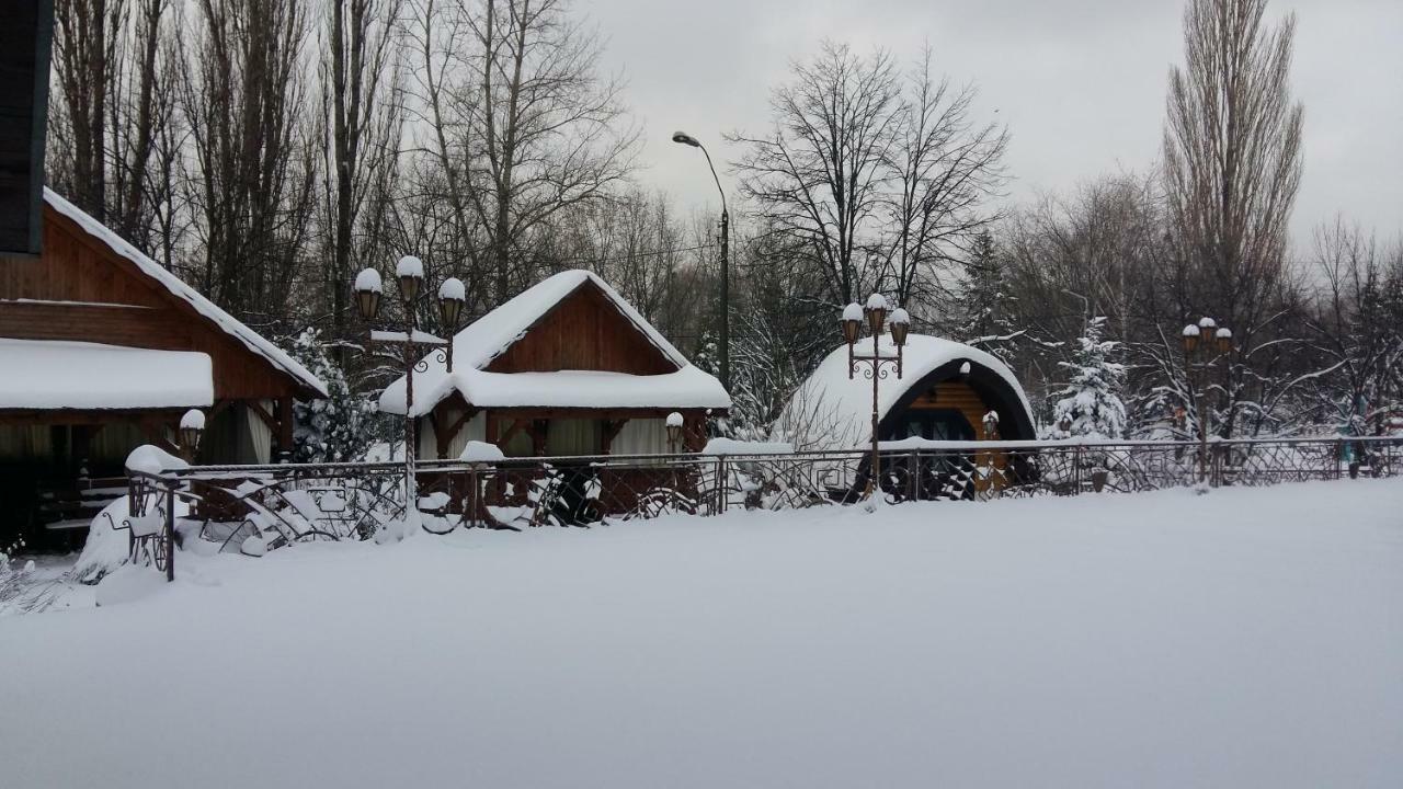 Charivna Taistra Bed and Breakfast Brovary Buitenkant foto